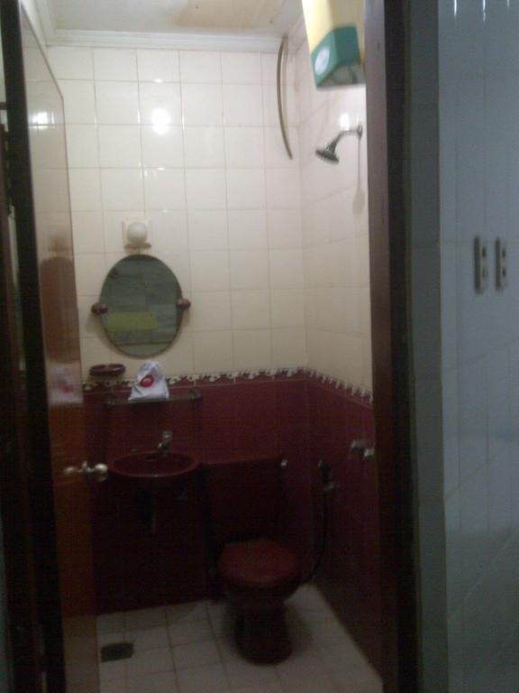 Hotel Pinangsia Giacarta Esterno foto