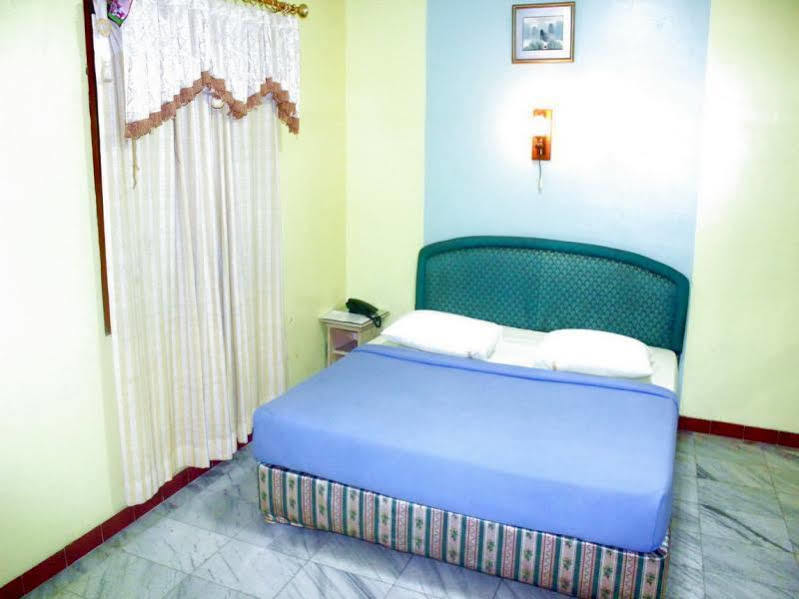 Hotel Pinangsia Giacarta Esterno foto